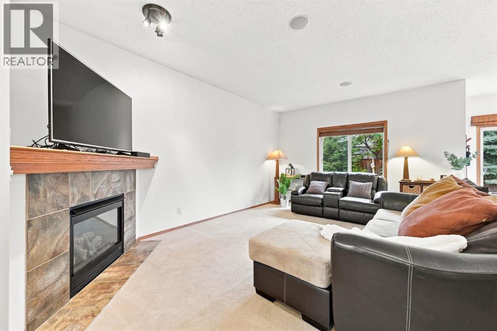 32 Tuscany Ravine Crescent NW, Calgary, Alberta  T3L 2X1 - Photo 6 - A2337980