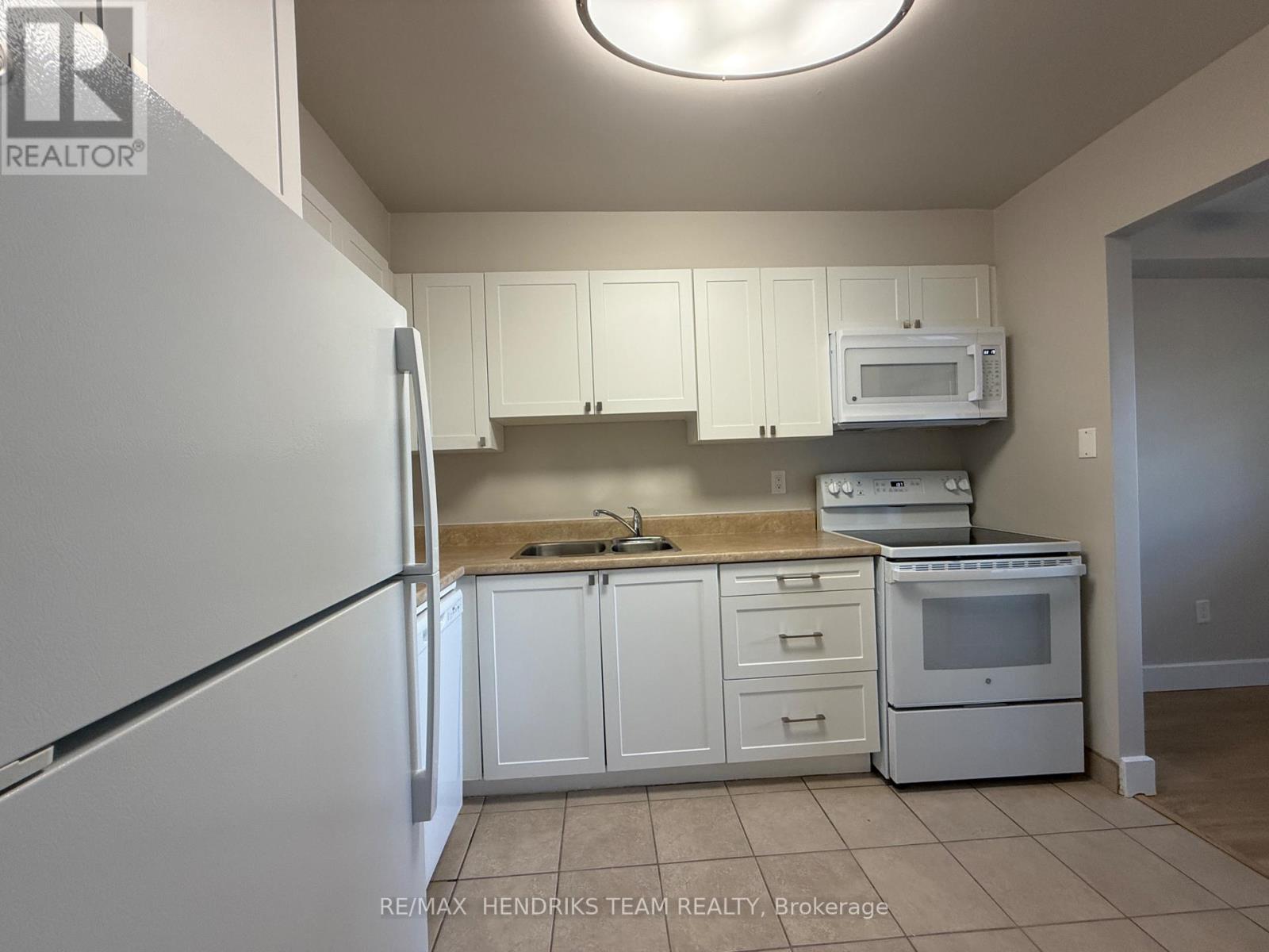 302 - 4982 Chrysler Avenue, Niagara Falls, Ontario  L2E 7B4 - Photo 2 - X13694868