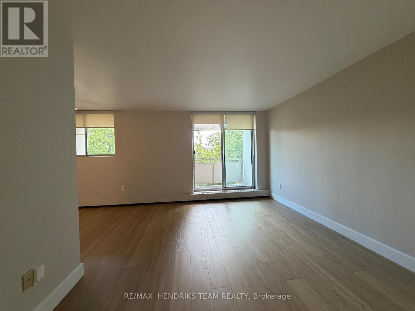 302 - 4982 Chrysler Avenue, Niagara Falls, Ontario  L2E 7B4 - Photo 5 - X13694868