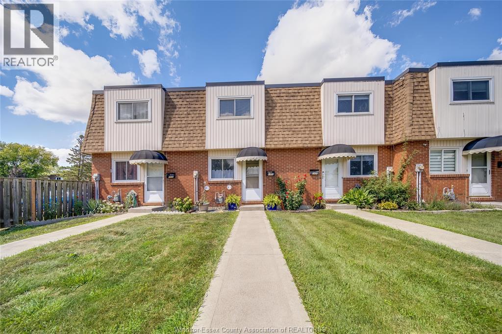 5492 LASSALINE AVE #4, Windsor, Ontario