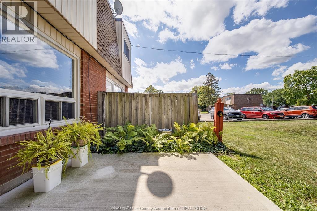 5492 Lassaline Ave #4, Windsor, Ontario  N8T 1A8 - Photo 25 - 26020216