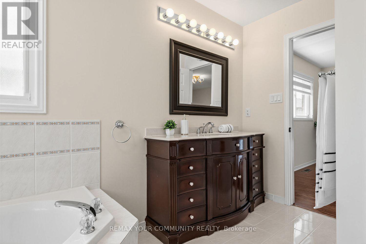 25 Bassett Avenue, Richmond Hill, Ontario  L4B 4J9 - Photo 23 - N13694864