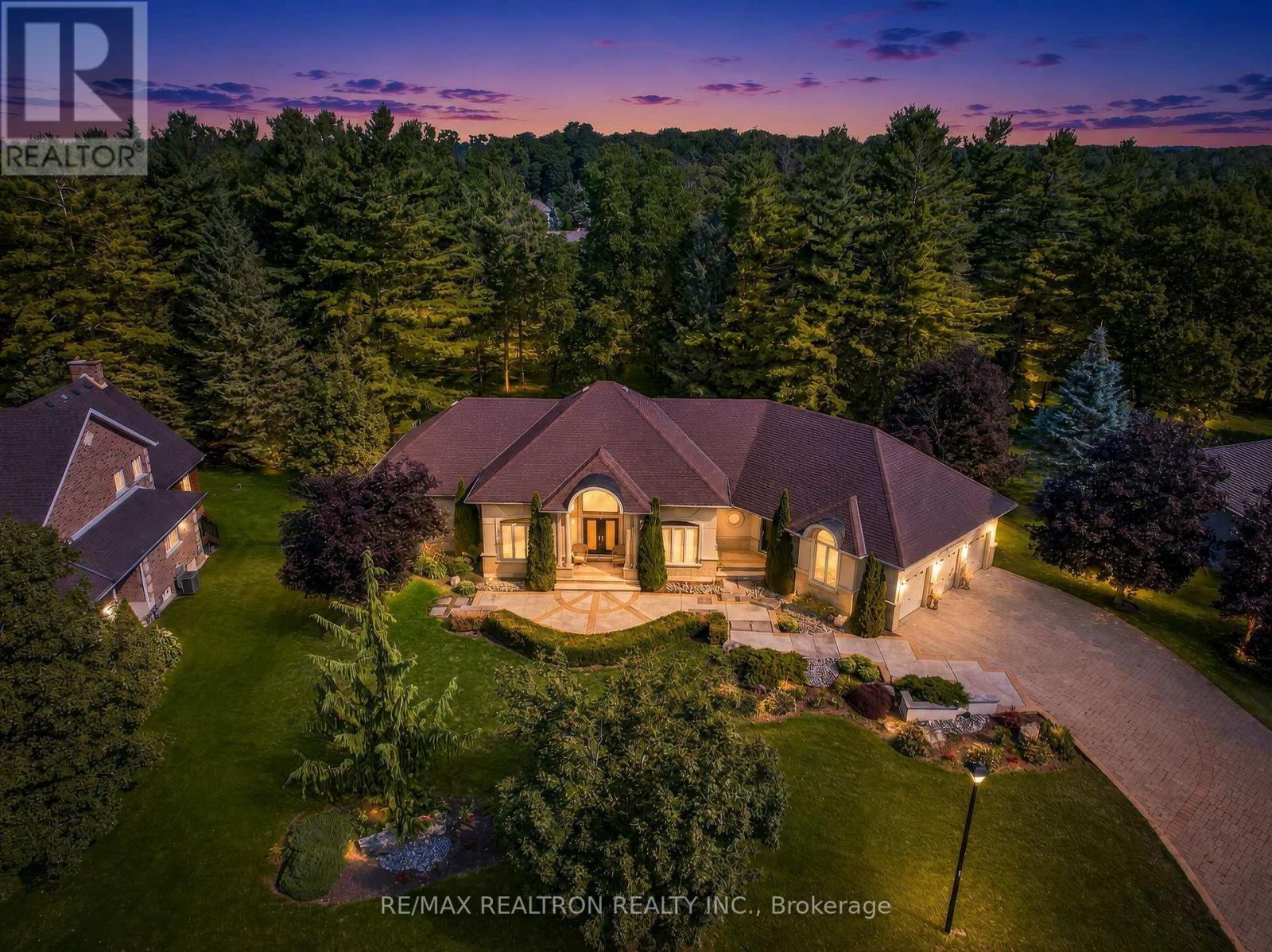24 Maplehyrn Avenue, East Gwillimbury, Ontario  L0G 1V0 - Photo 1 - N13694900