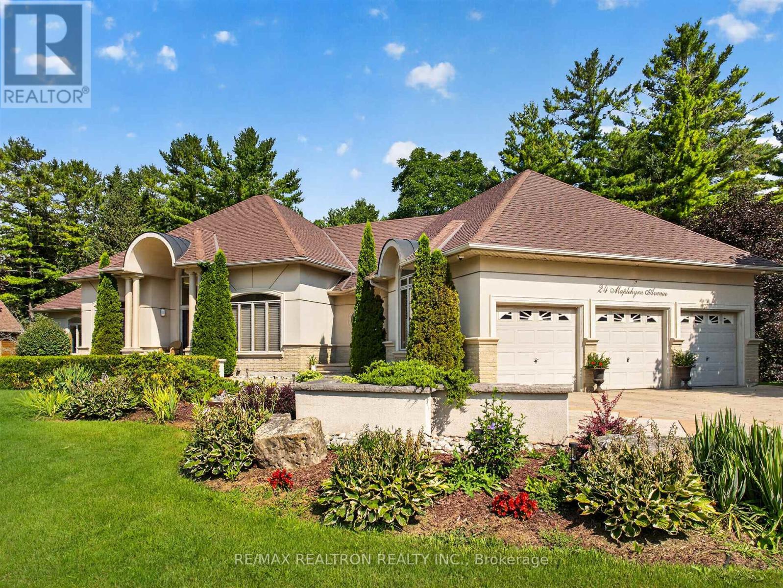 24 Maplehyrn Avenue, East Gwillimbury, Ontario  L0G 1V0 - Photo 2 - N13694900