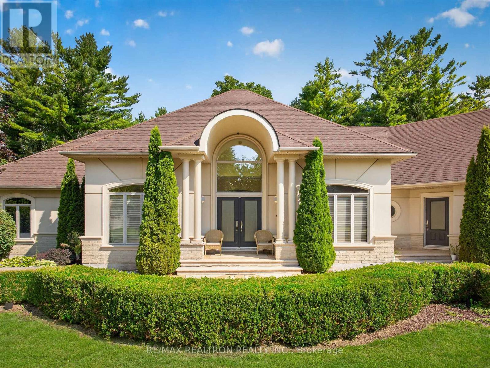 24 Maplehyrn Avenue, East Gwillimbury, Ontario  L0G 1V0 - Photo 3 - N13694900