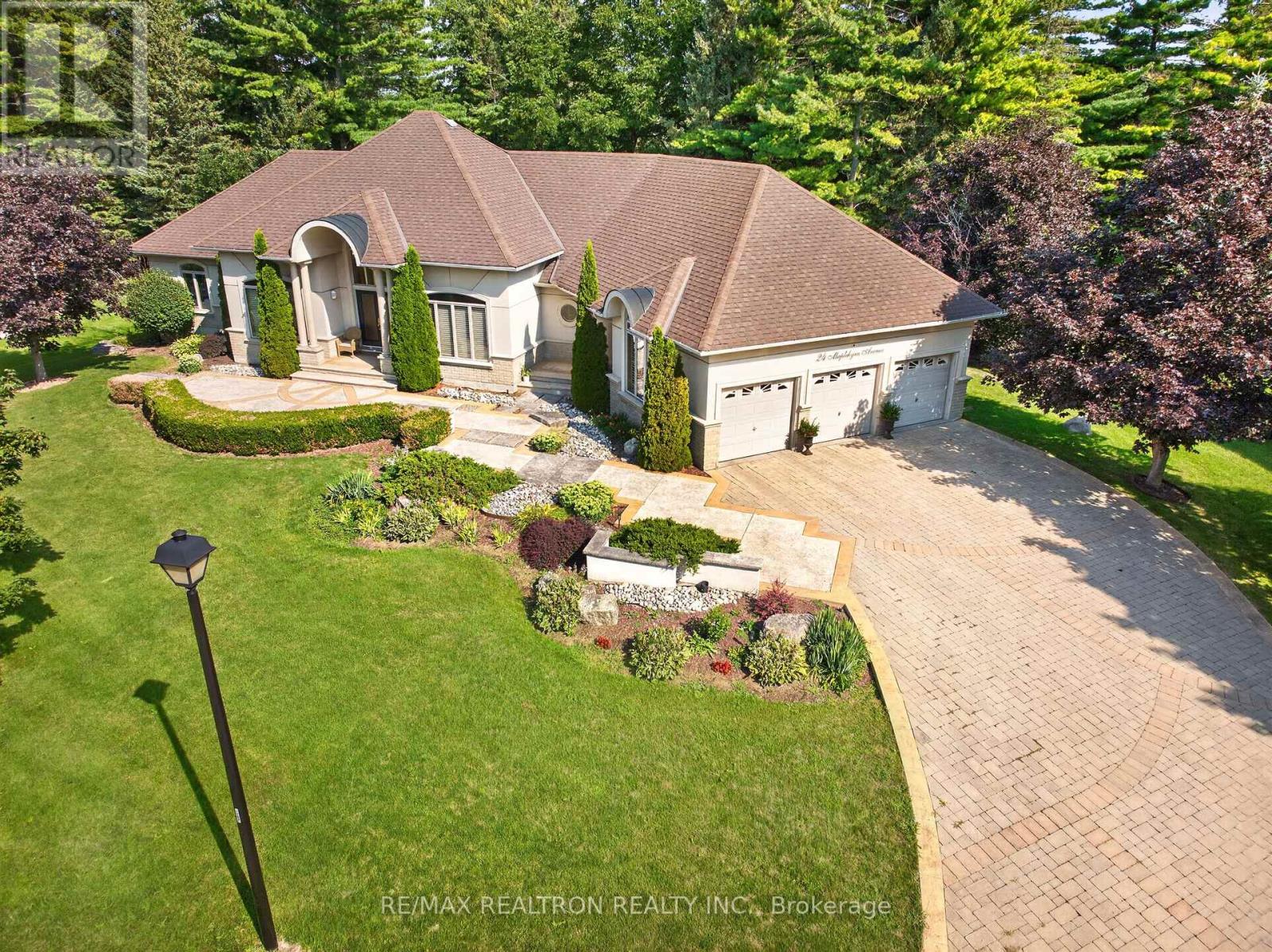 24 Maplehyrn Avenue, East Gwillimbury, Ontario  L0G 1V0 - Photo 5 - N13694900