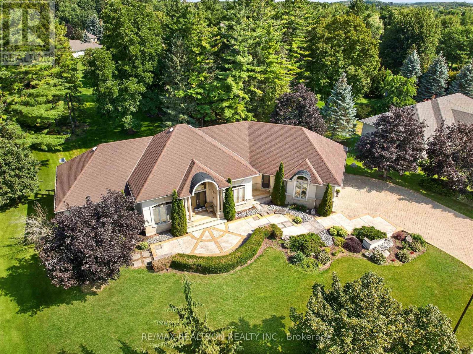 24 Maplehyrn Avenue, East Gwillimbury, Ontario  L0G 1V0 - Photo 6 - N13694900
