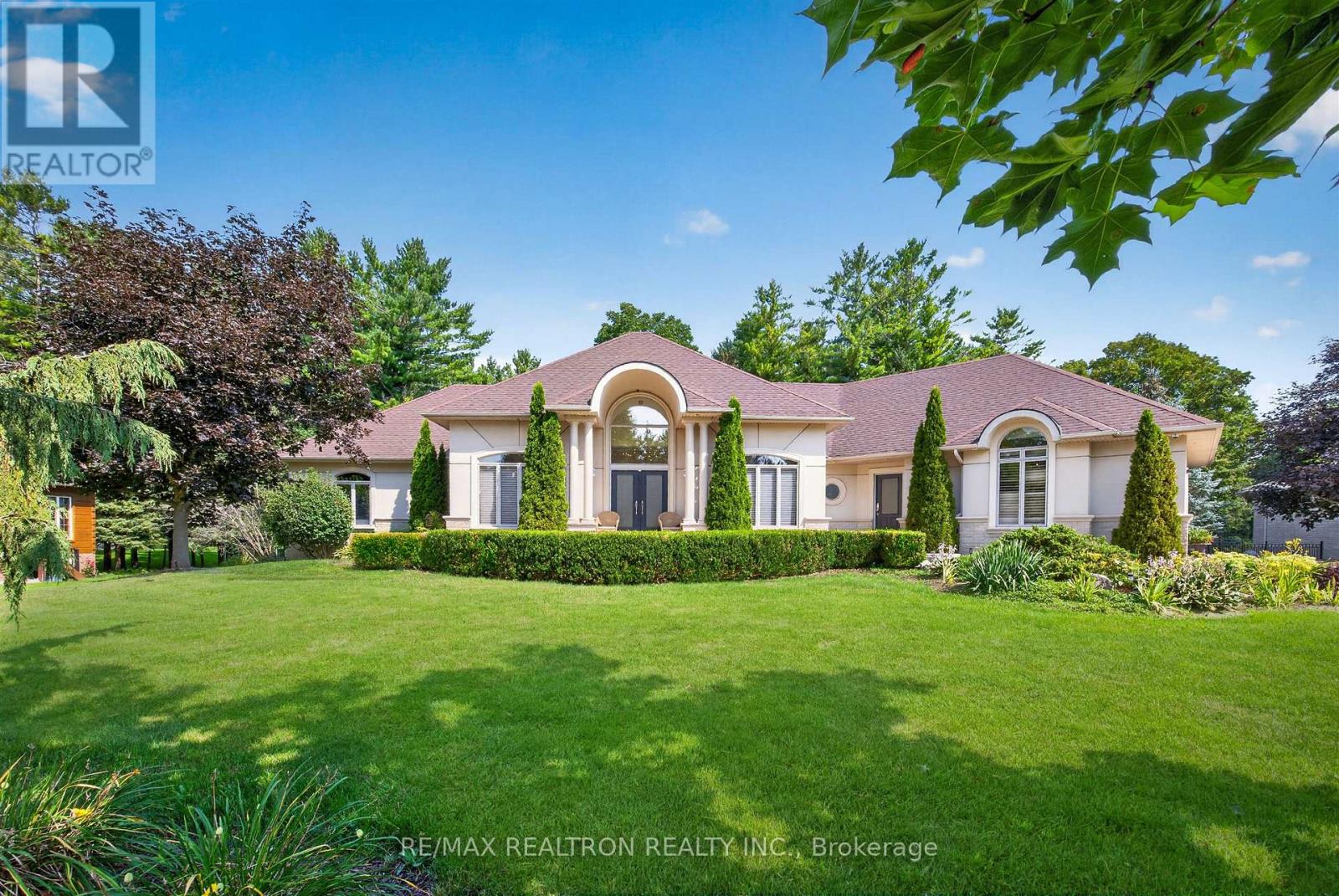 24 Maplehyrn Avenue, East Gwillimbury, Ontario  L0G 1V0 - Photo 8 - N13694900