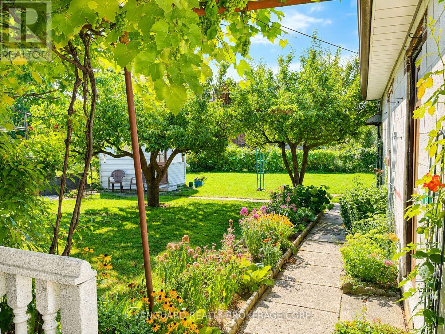 43 Spalding Road, Toronto, Ontario  M3K 1J8 - Photo 11 - W13694866