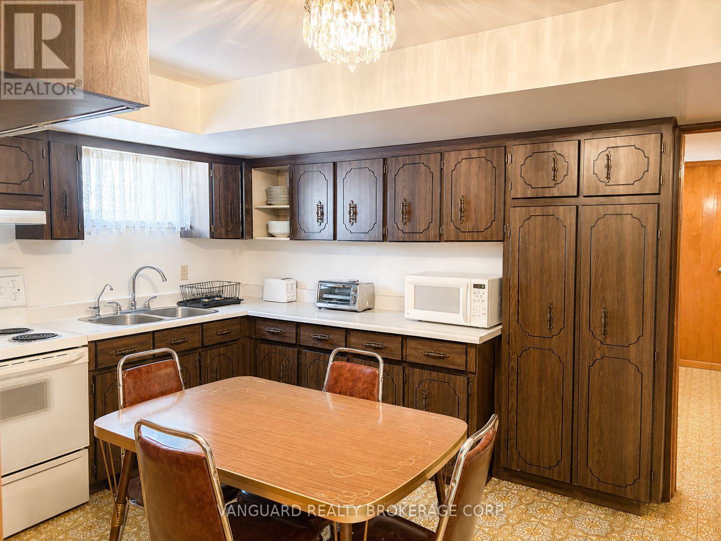 43 Spalding Road, Toronto, Ontario  M3K 1J8 - Photo 5 - W13694866