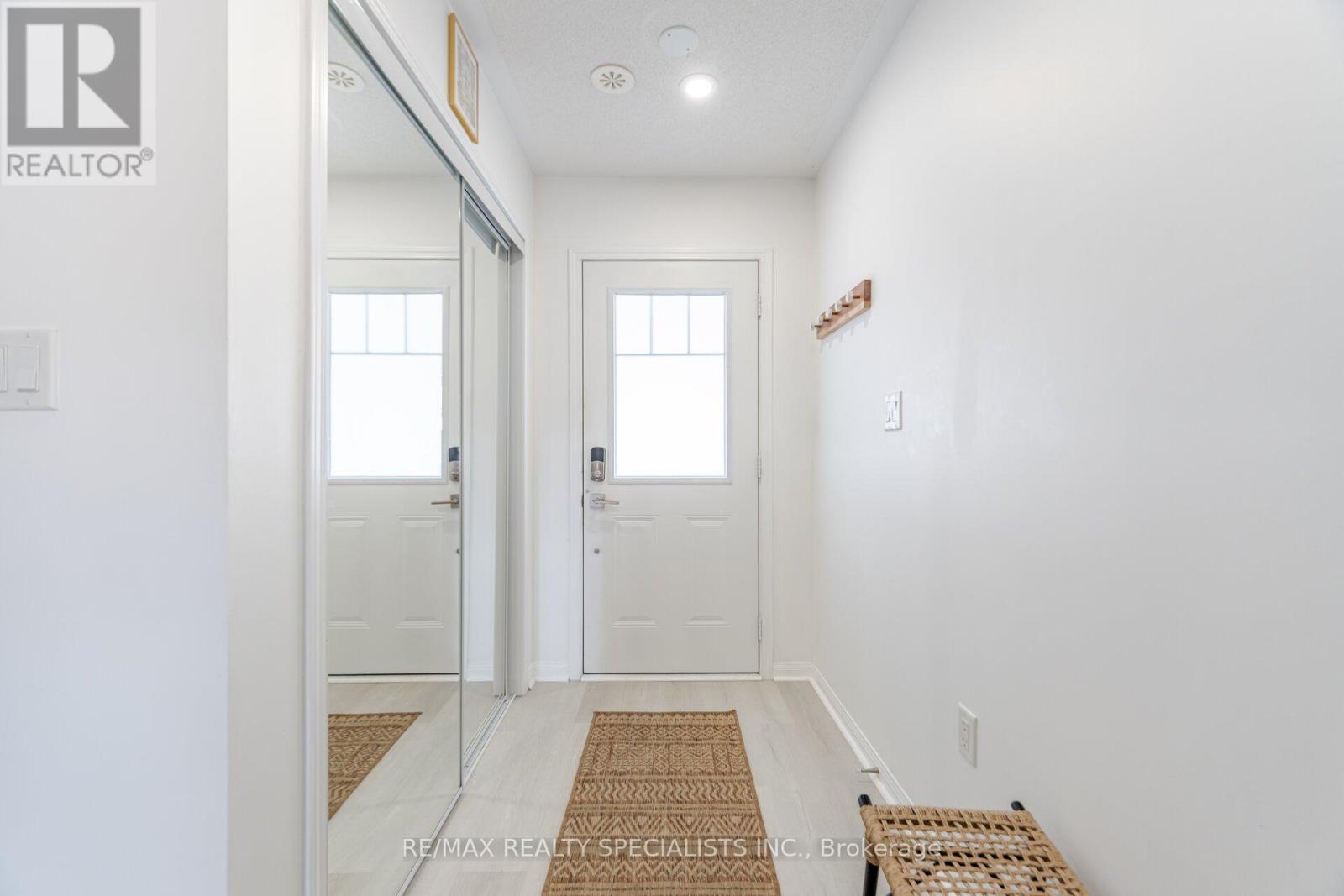81 Vanhorne Close, Brampton, Ontario  L7A 0X9 - Photo 3 - W13694876