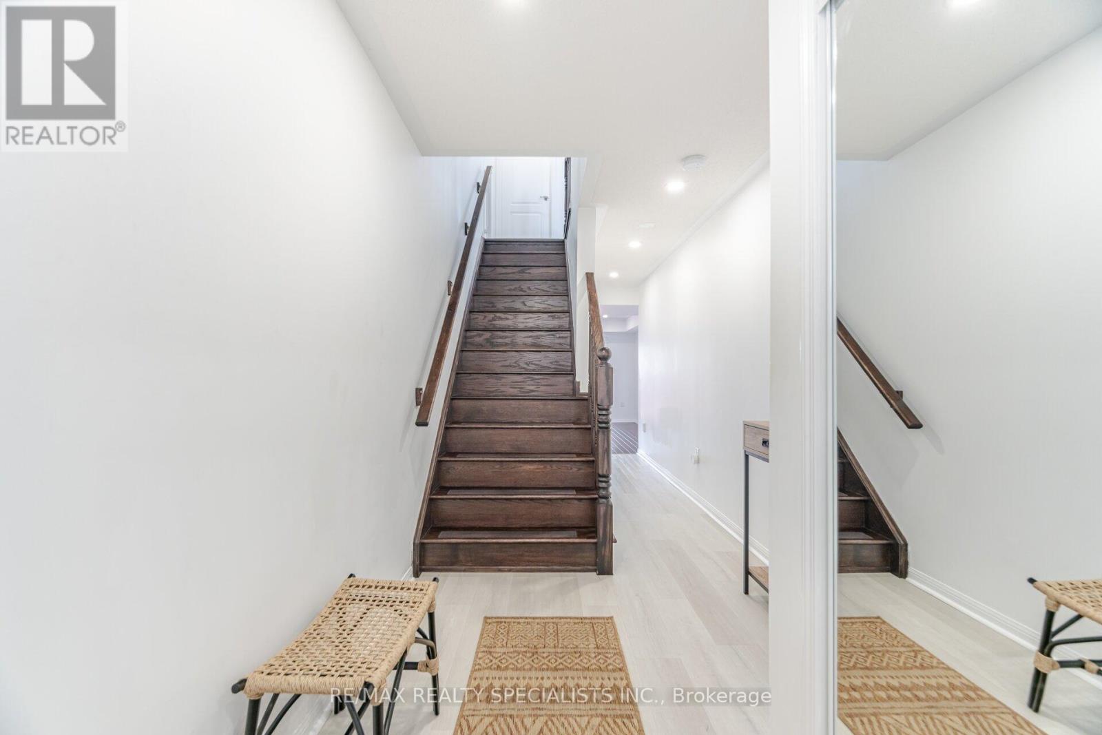 81 Vanhorne Close, Brampton, Ontario  L7A 0X9 - Photo 4 - W13694876
