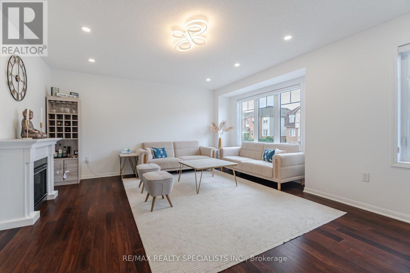 81 Vanhorne Close, Brampton, Ontario  L7A 0X9 - Photo 5 - W13694876