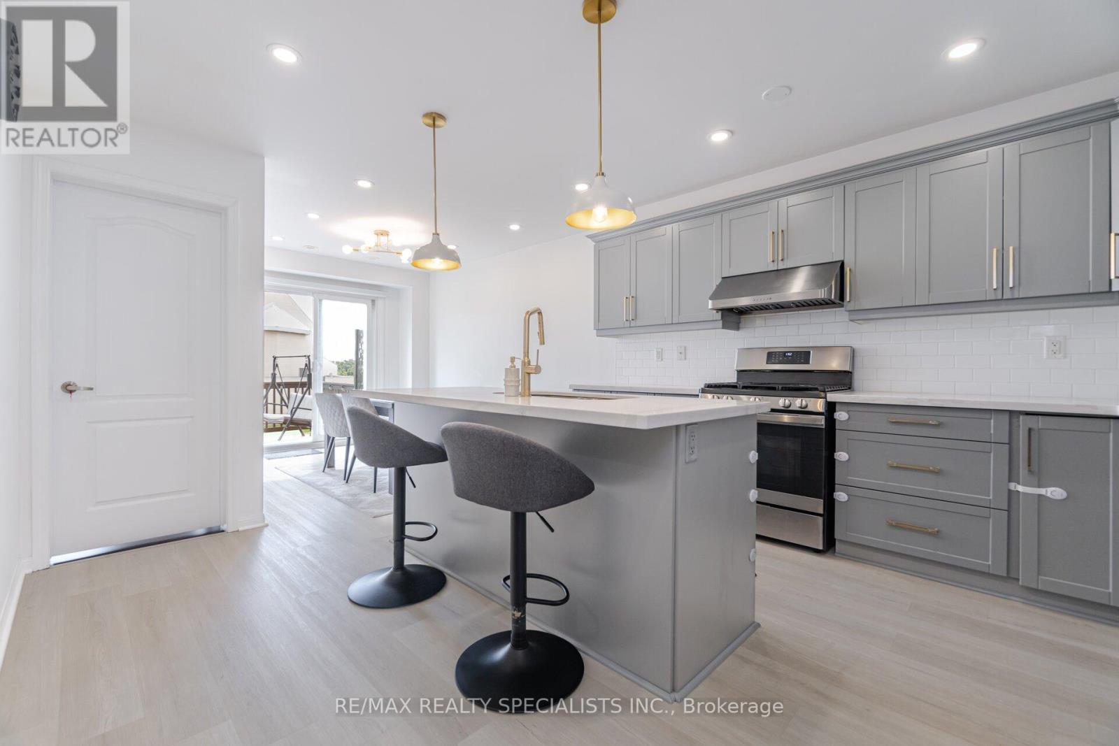81 Vanhorne Close, Brampton, Ontario  L7A 0X9 - Photo 9 - W13694876