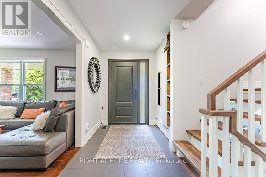 16 Snowberry Court, Caledon, Ontario  L7K 0B5 - Photo 4 - W13694910