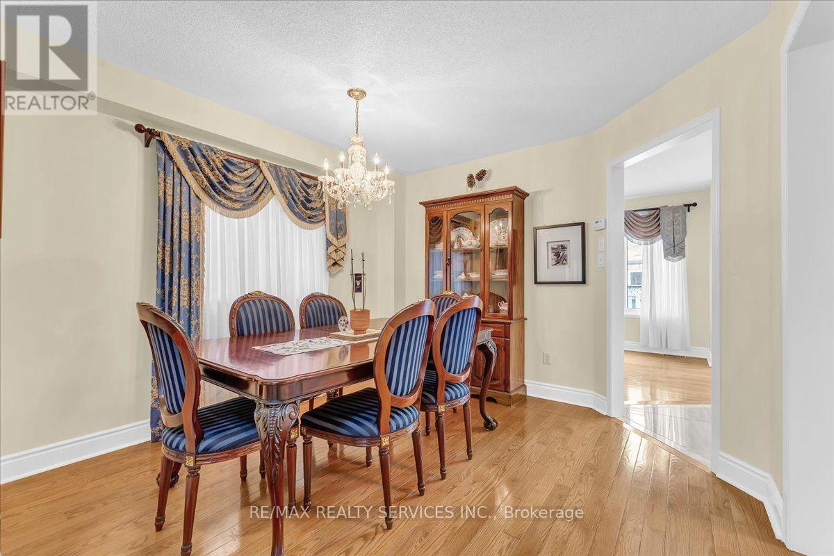 49 Tanglemere Crescent, Brampton, Ontario  L7A 1R8 - Photo 10 - W13694912