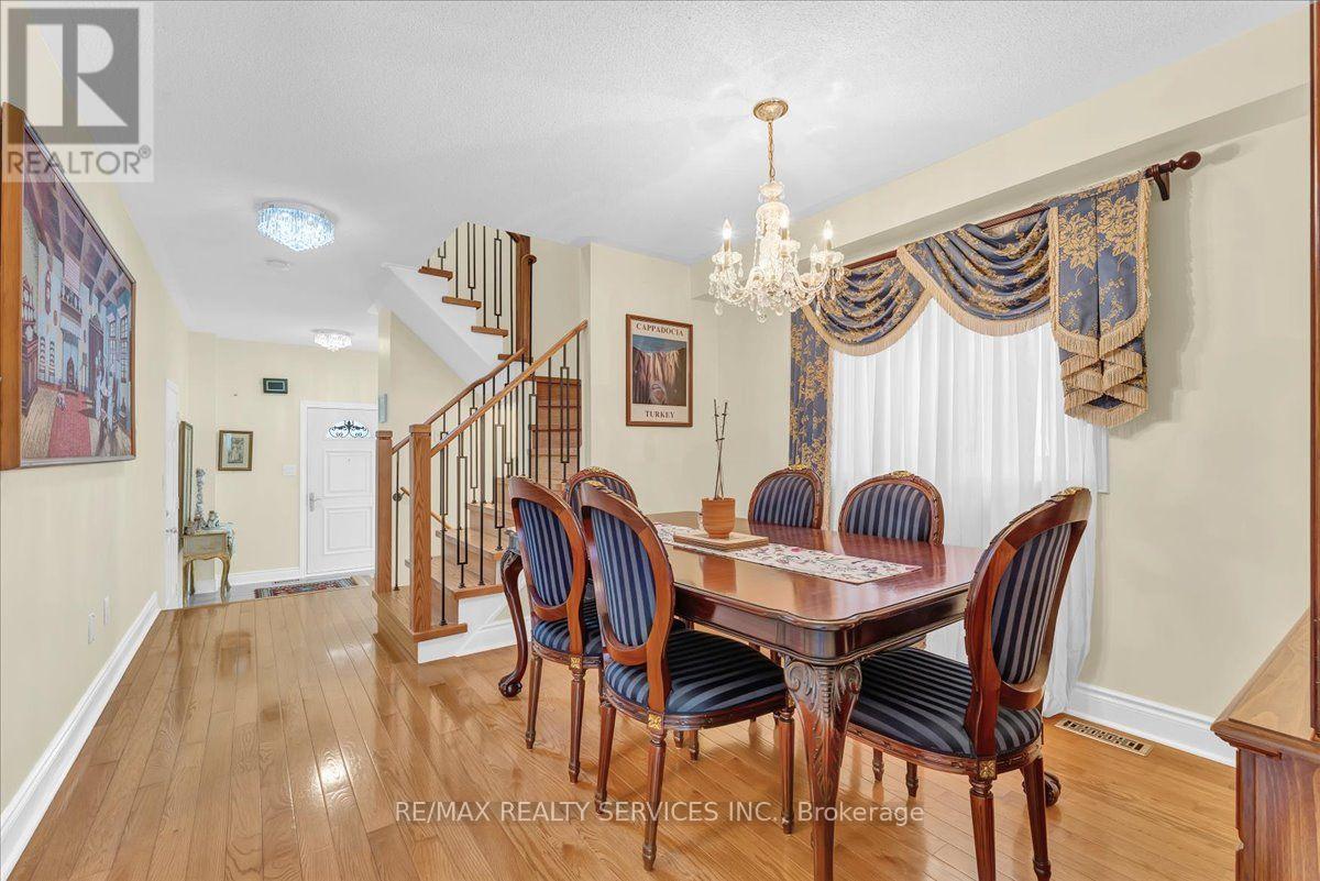 49 Tanglemere Crescent, Brampton, Ontario  L7A 1R8 - Photo 11 - W13694912