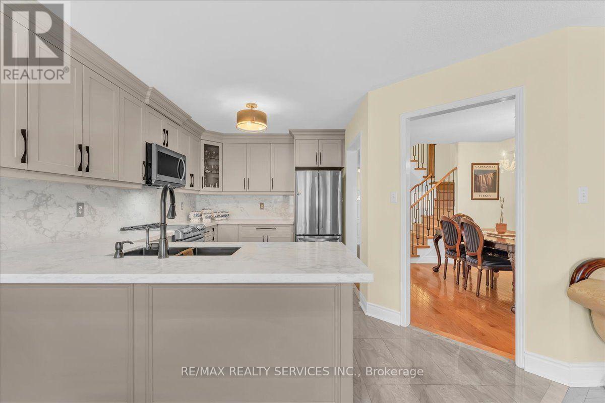 49 Tanglemere Crescent, Brampton, Ontario  L7A 1R8 - Photo 15 - W13694912