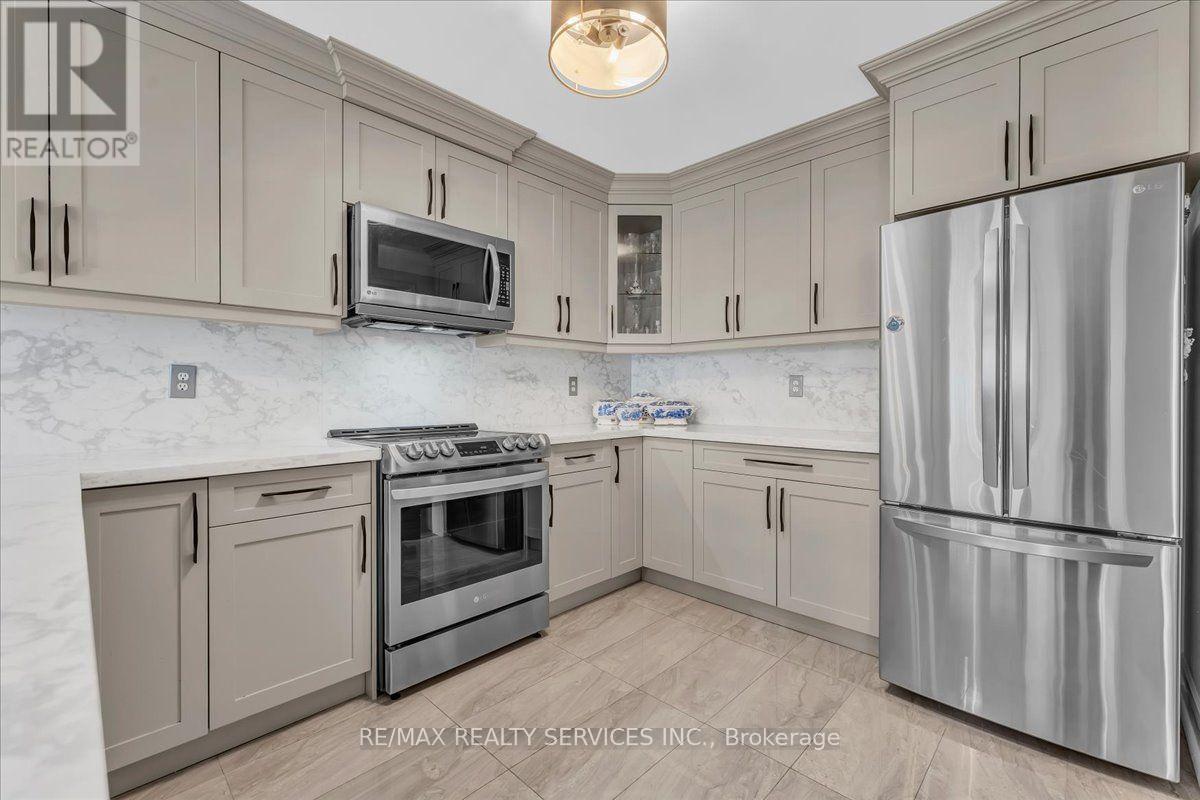 49 Tanglemere Crescent, Brampton, Ontario  L7A 1R8 - Photo 17 - W13694912
