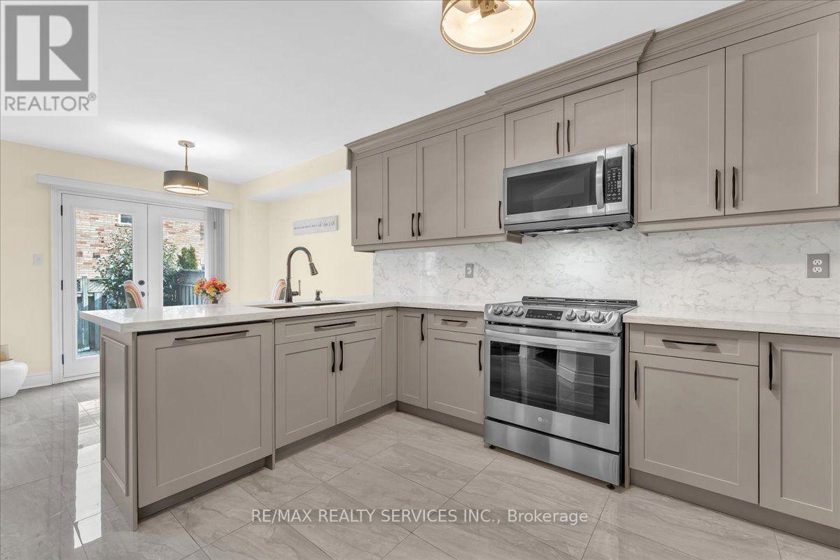 49 Tanglemere Crescent, Brampton, Ontario  L7A 1R8 - Photo 18 - W13694912