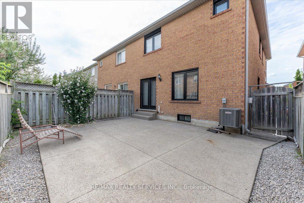 49 Tanglemere Crescent, Brampton, Ontario  L7A 1R8 - Photo 37 - W13694912