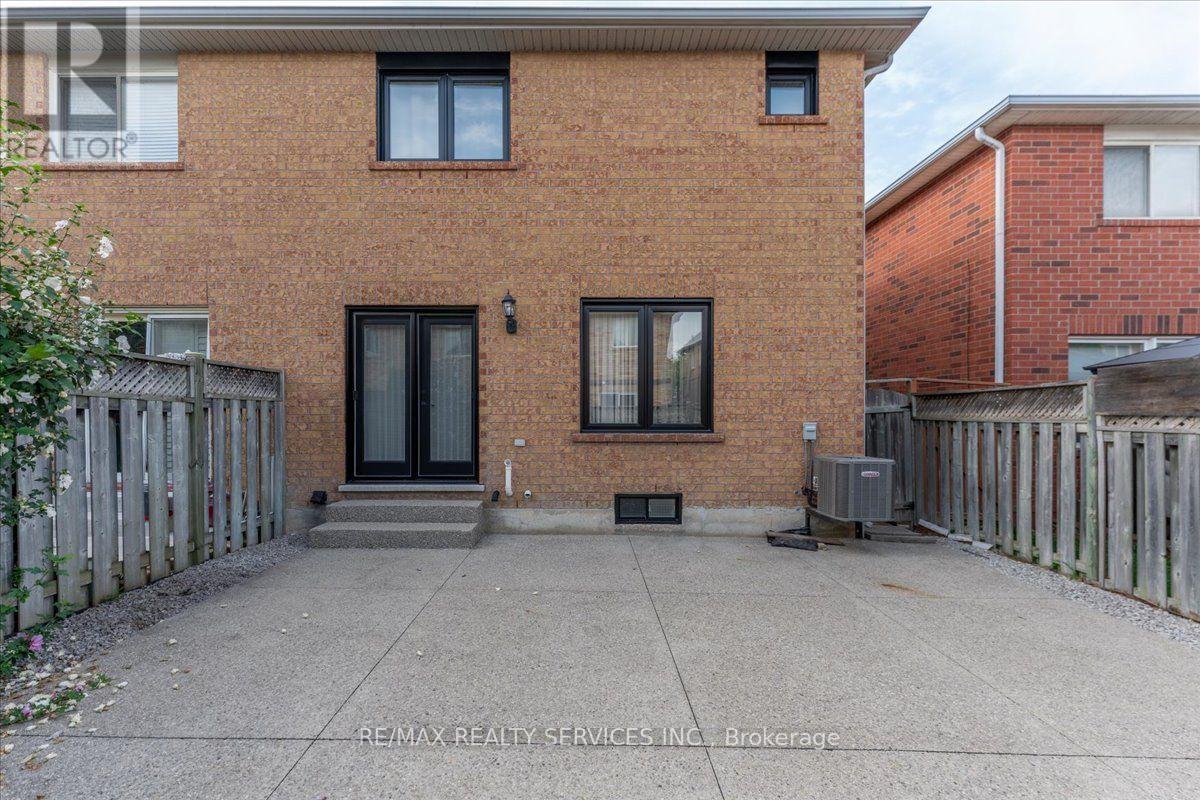 49 Tanglemere Crescent, Brampton, Ontario  L7A 1R8 - Photo 39 - W13694912