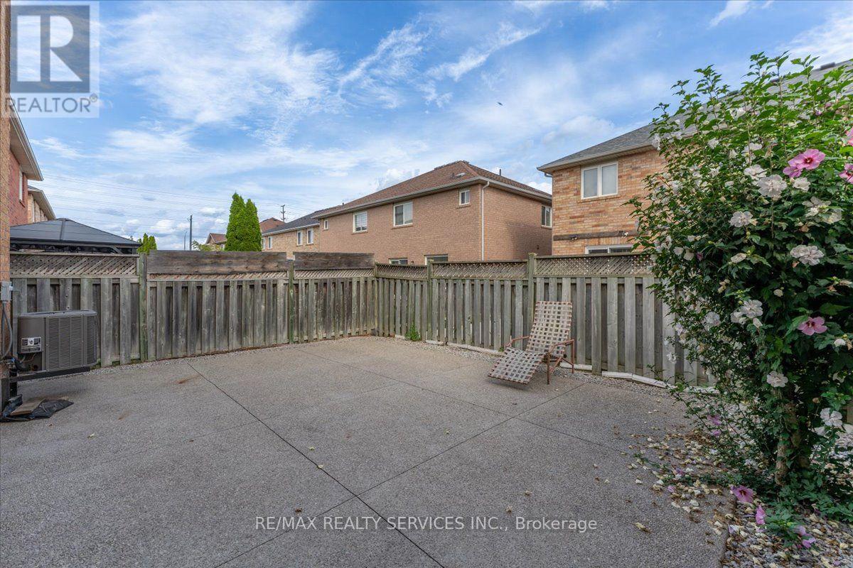 49 Tanglemere Crescent, Brampton, Ontario  L7A 1R8 - Photo 40 - W13694912