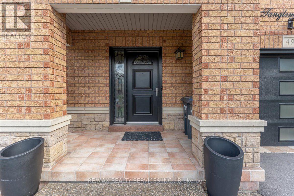 49 Tanglemere Crescent, Brampton, Ontario  L7A 1R8 - Photo 6 - W13694912