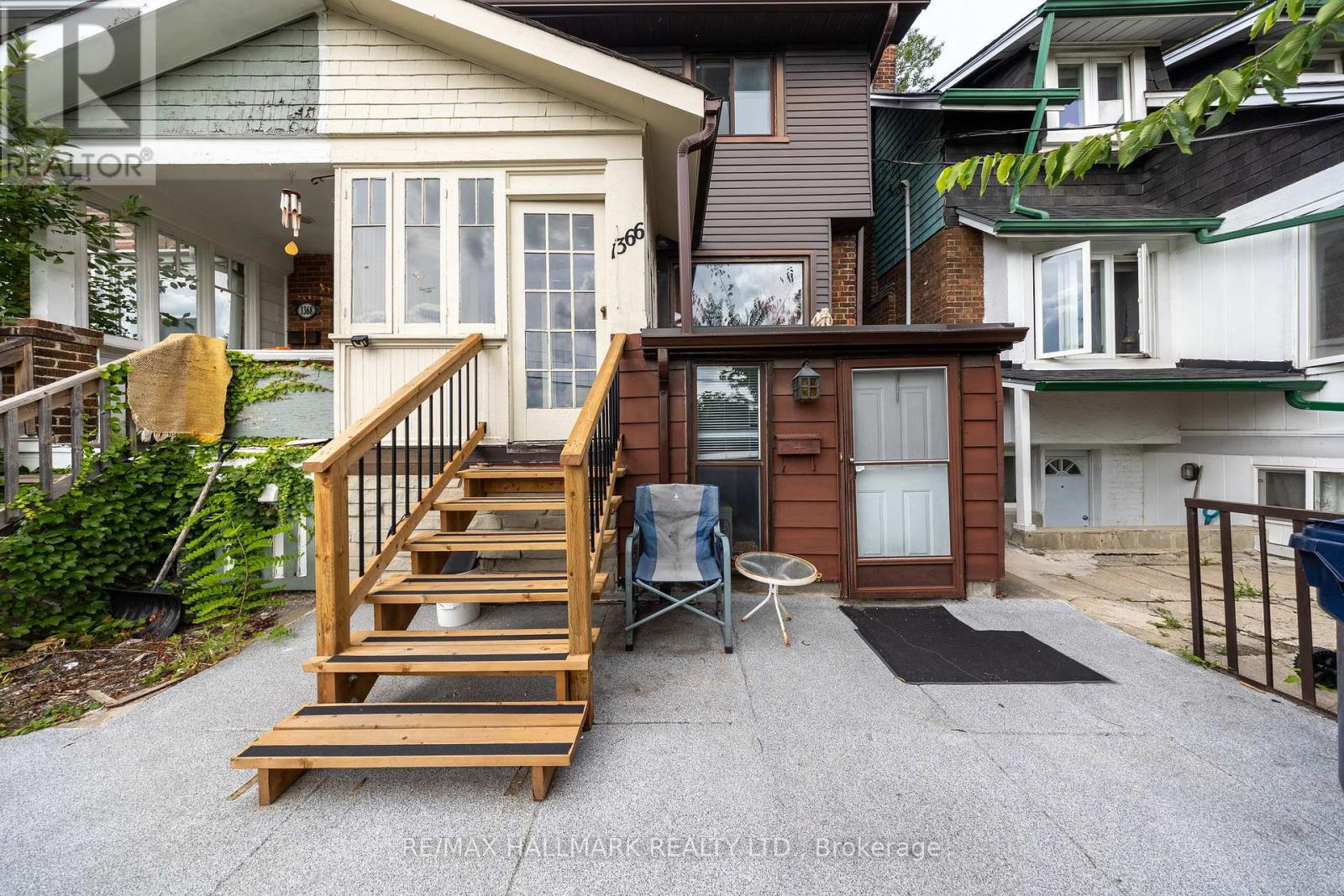 Upper - 1366 Davenport Road, Toronto, Ontario  M6H 2G9 - Photo 2 - W13694938