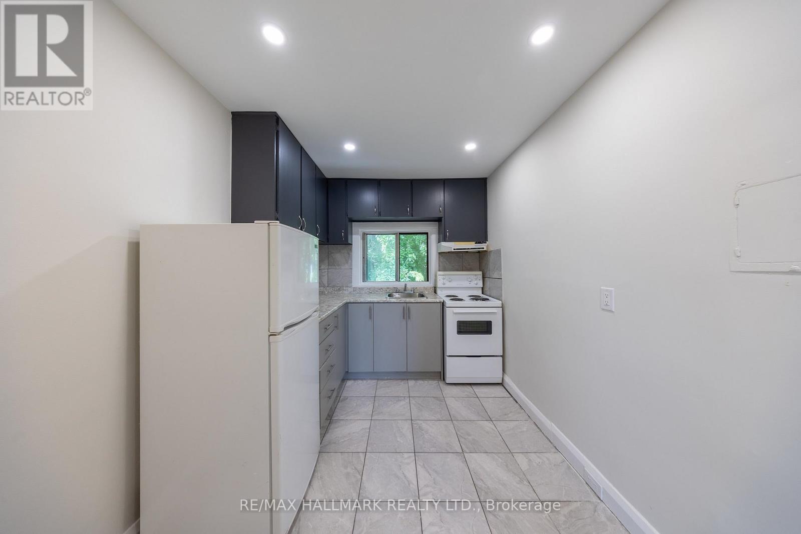 Upper - 1366 Davenport Road, Toronto, Ontario  M6H 2G9 - Photo 4 - W13694938