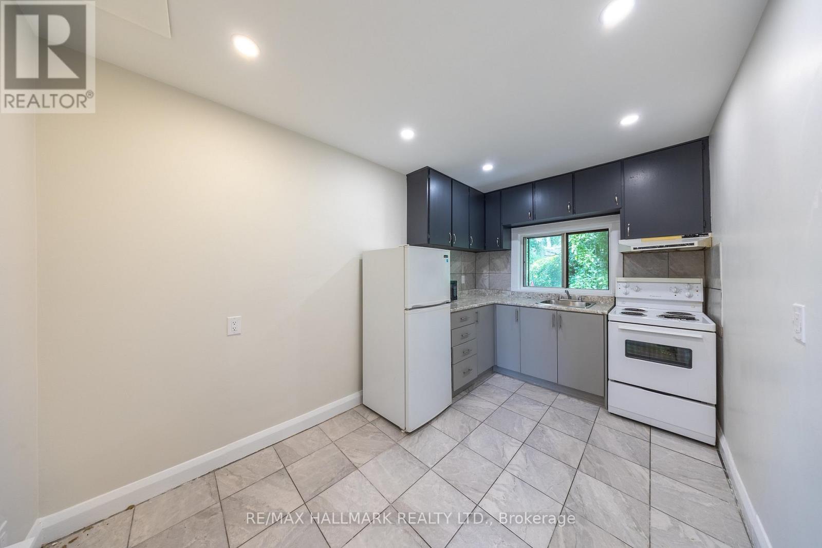 Upper - 1366 Davenport Road, Toronto, Ontario  M6H 2G9 - Photo 5 - W13694938