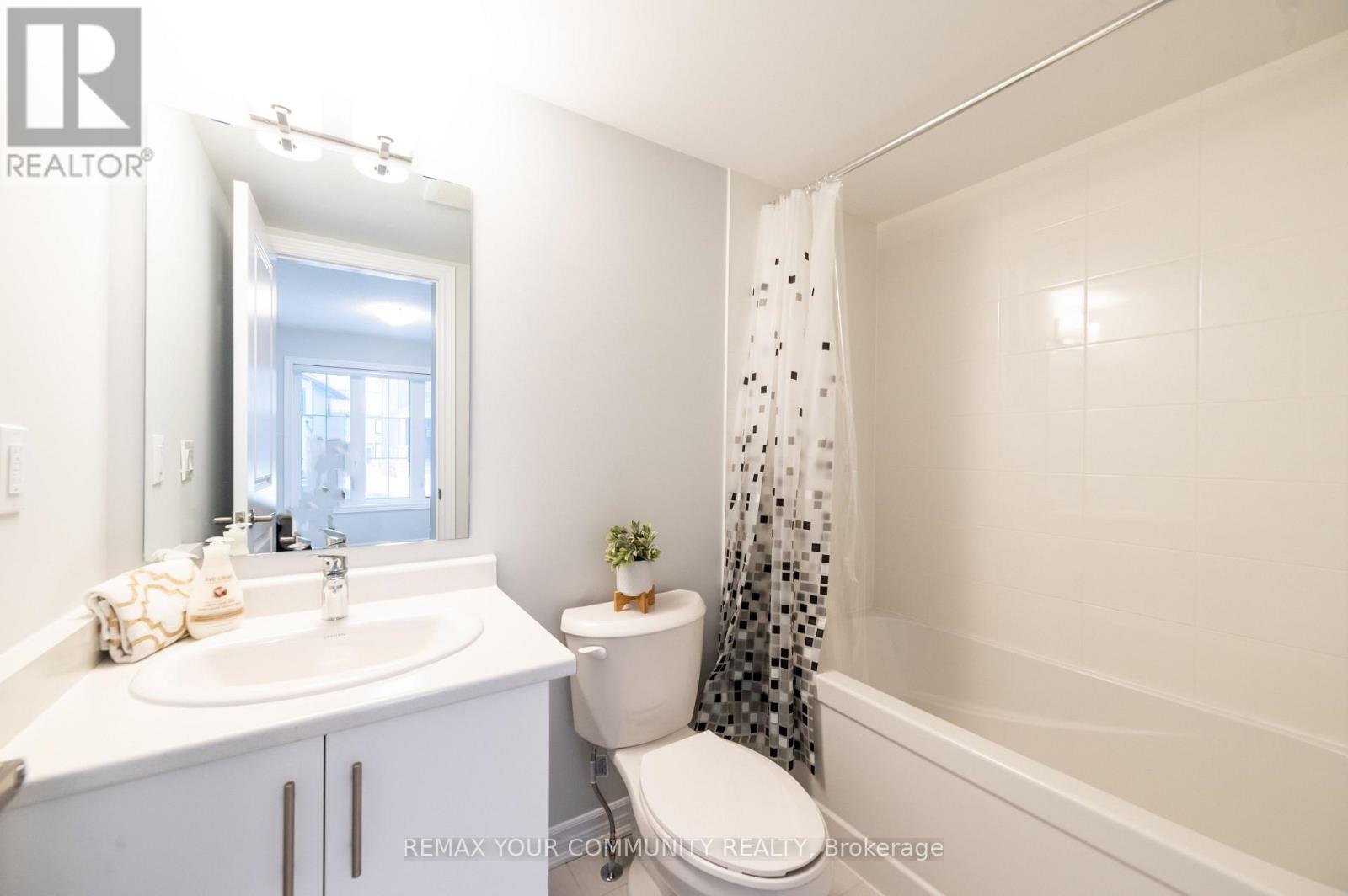 1028 Dyas Avenue, Oshawa, Ontario  L1H 8L7 - Photo 5 - E13660110