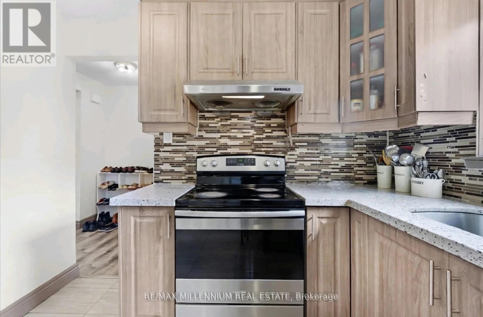 26 Talbot Street, Brampton, Ontario  L6X 2P5 - Photo 5 - W13620348