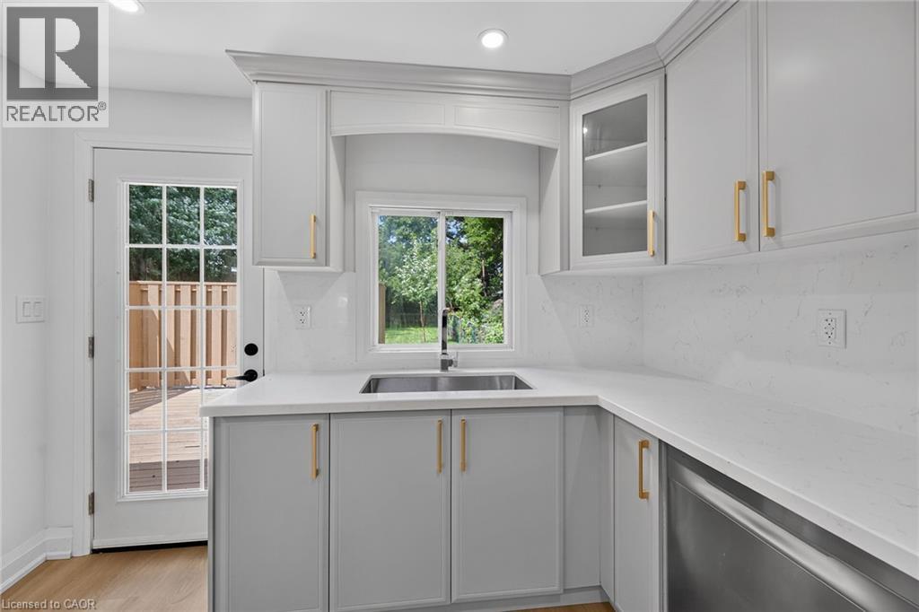 29 Mckinstry Street, Hamilton, Ontario L8L 6C2 - Photo 9 - 40857184