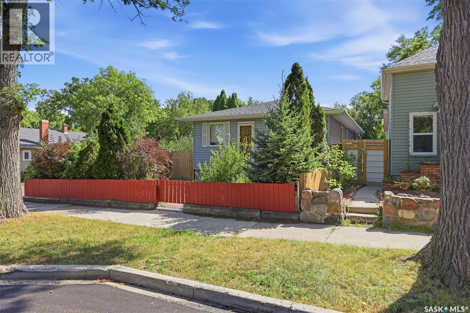 301 29th Street W, Saskatoon, Saskatchewan  S7L 0M2 - Photo 2 - SK046112