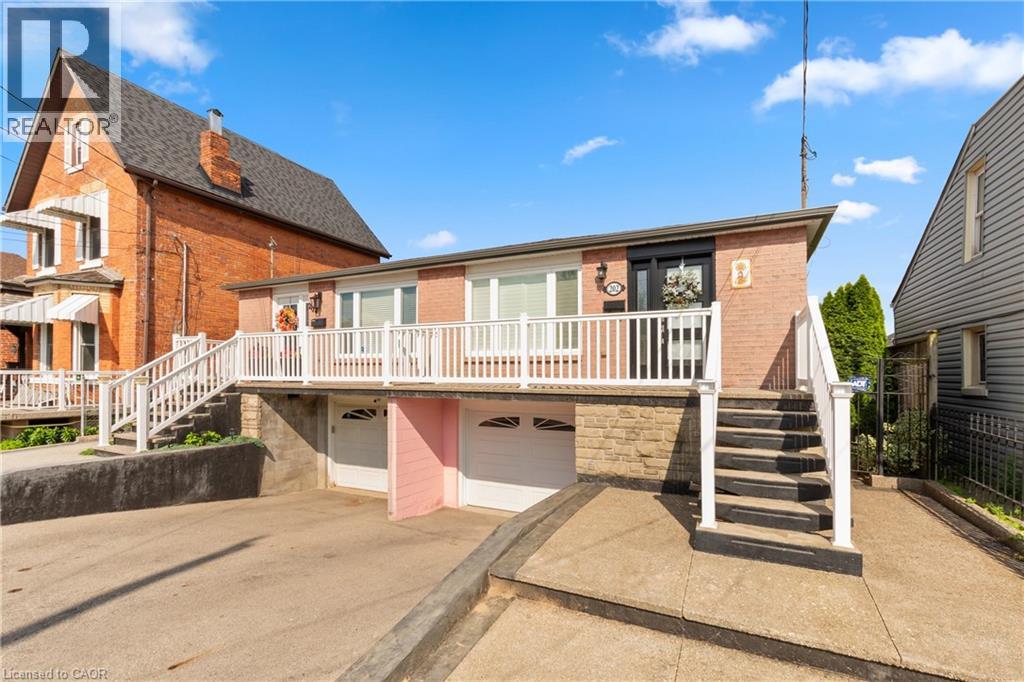 202 Ray Street N, Hamilton, Ontario L8R 2Y2 - Photo 2 - 40838049