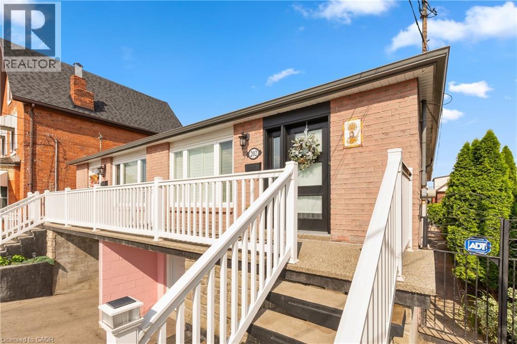 202 Ray Street N, Hamilton, Ontario L8R 2Y2 - Photo 3 - 40838049