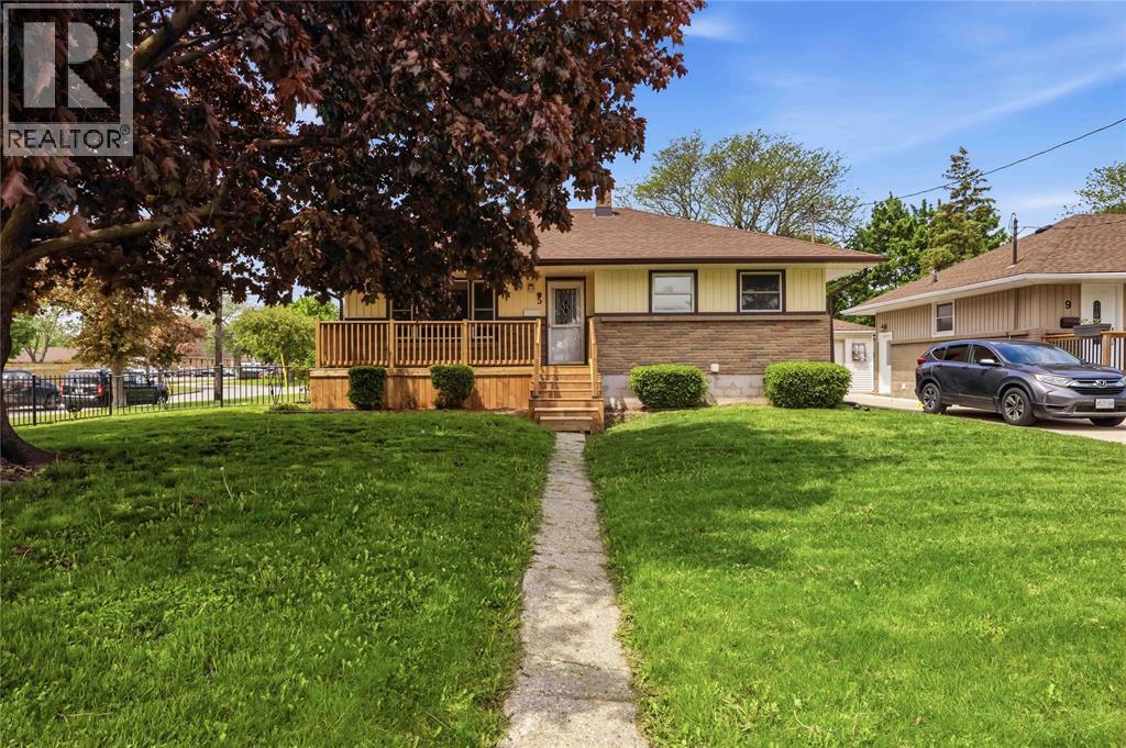 5 Aberdeen Avenue, Sarnia, Ontario  N7S 2N5 - Photo 4 - 26011656