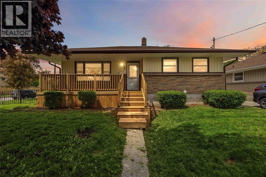5 Aberdeen Avenue, Sarnia, Ontario  N7S 2N5 - Photo 3 - 26011656