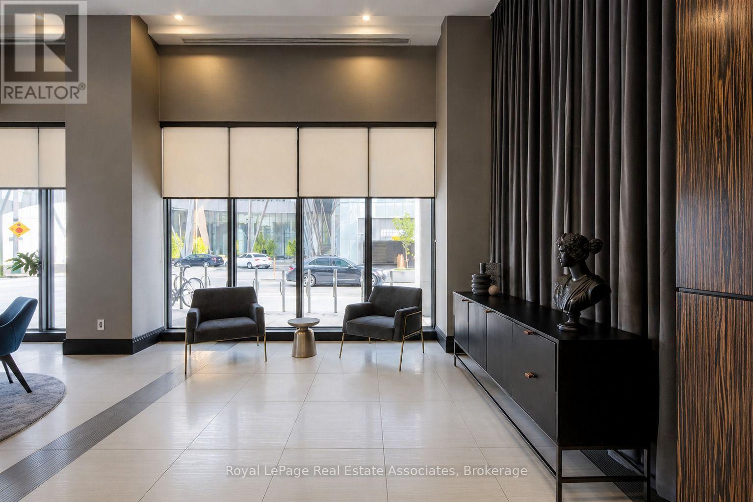 1910 - 19 Grand Trunk Crescent, Toronto, Ontario  M5J 3A3 - Photo 4 - C13694106