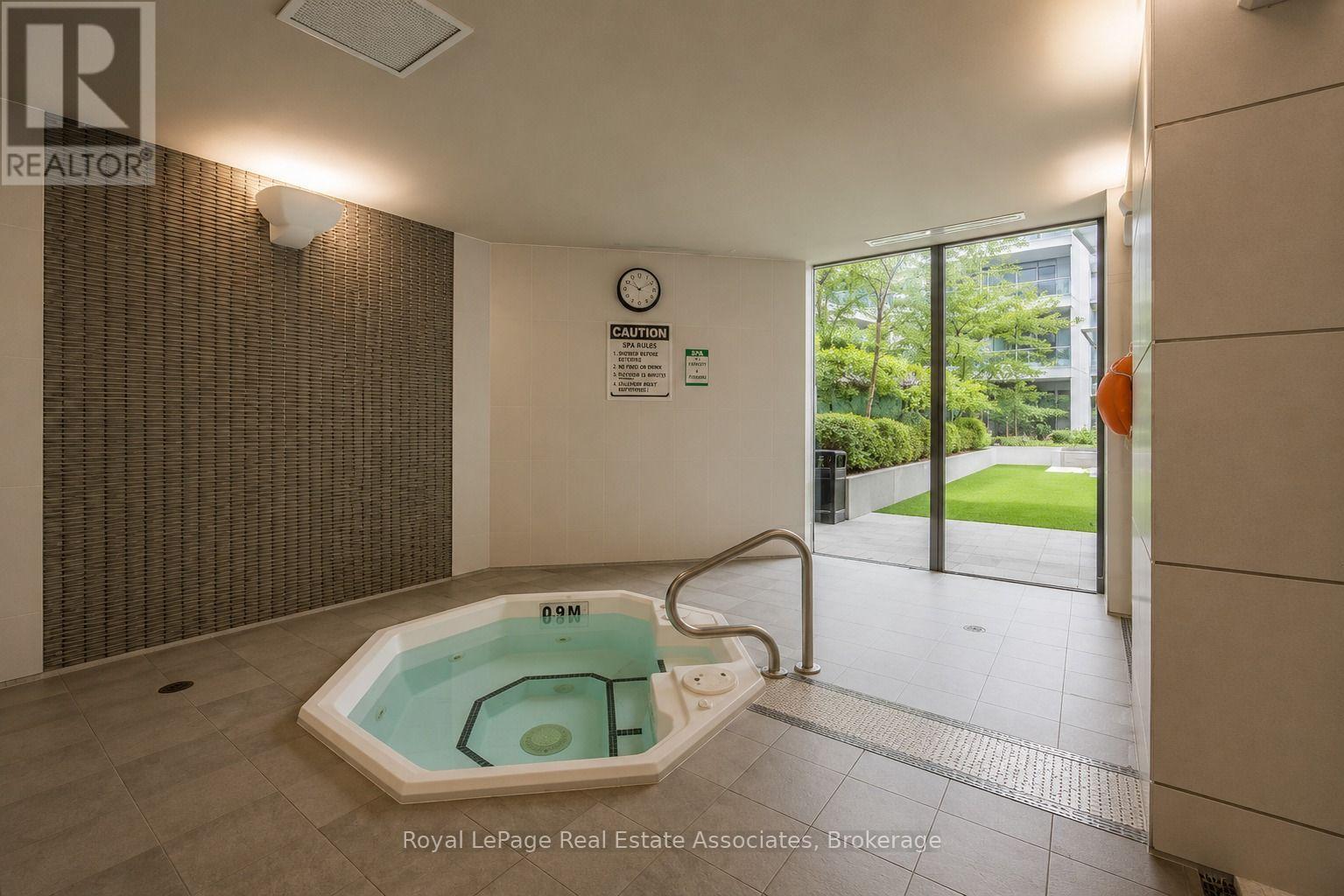 1910 - 19 Grand Trunk Crescent, Toronto, Ontario  M5J 3A3 - Photo 8 - C13694106