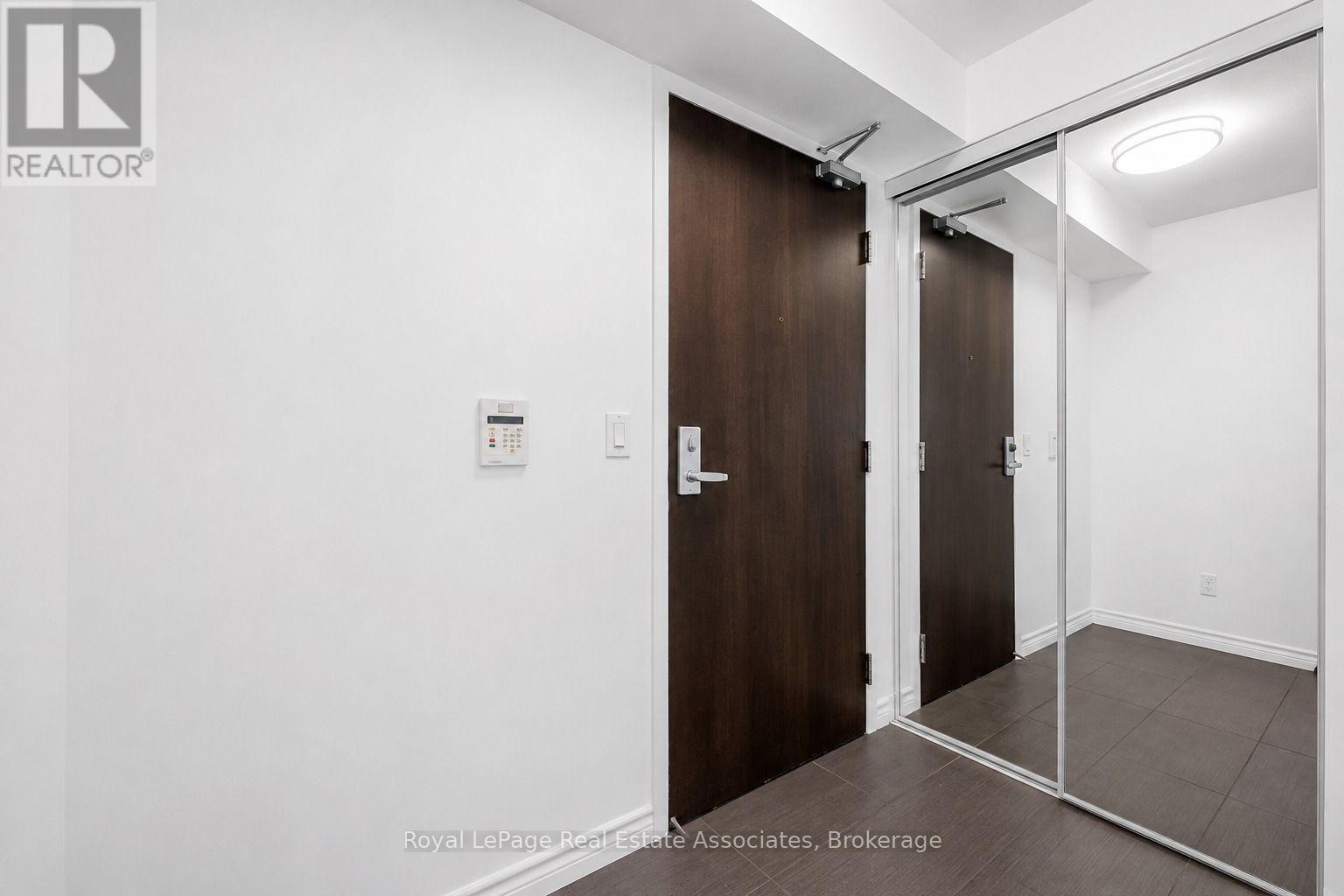 1910 - 19 Grand Trunk Crescent, Toronto, Ontario  M5J 3A3 - Photo 11 - C13694106