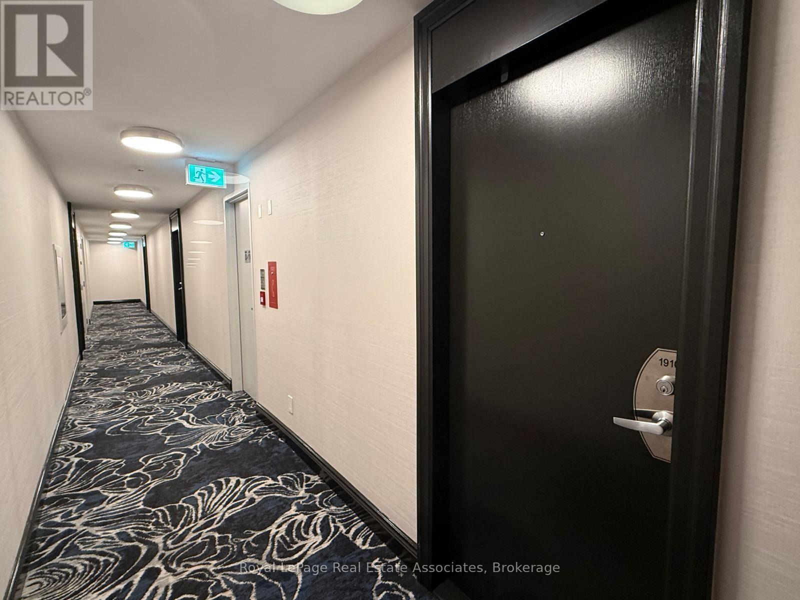 1910 - 19 Grand Trunk Crescent, Toronto, Ontario  M5J 3A3 - Photo 10 - C13694106