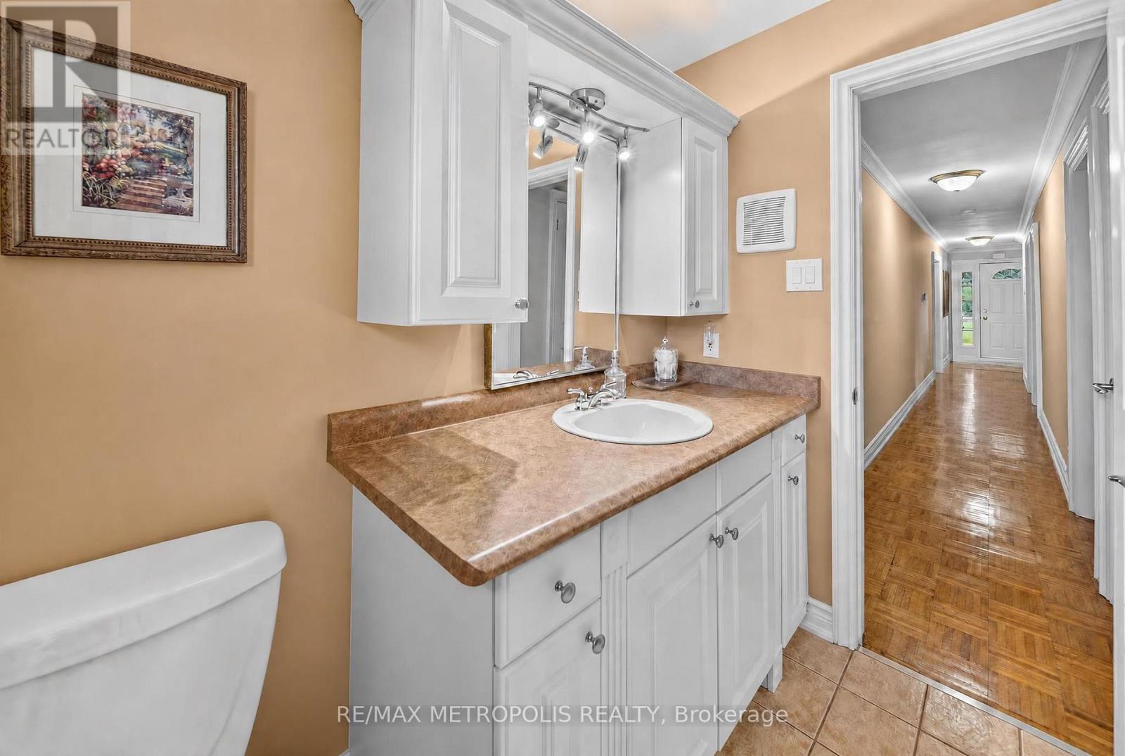 6370 Hillsdale Drive, Whitchurch-Stouffville, Ontario  L4A 3B8 - Photo 7 - N13680236