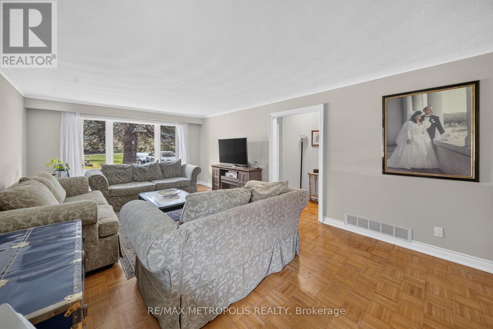 6370 Hillsdale Drive, Whitchurch-Stouffville, Ontario  L4A 3B8 - Photo 6 - N13680236