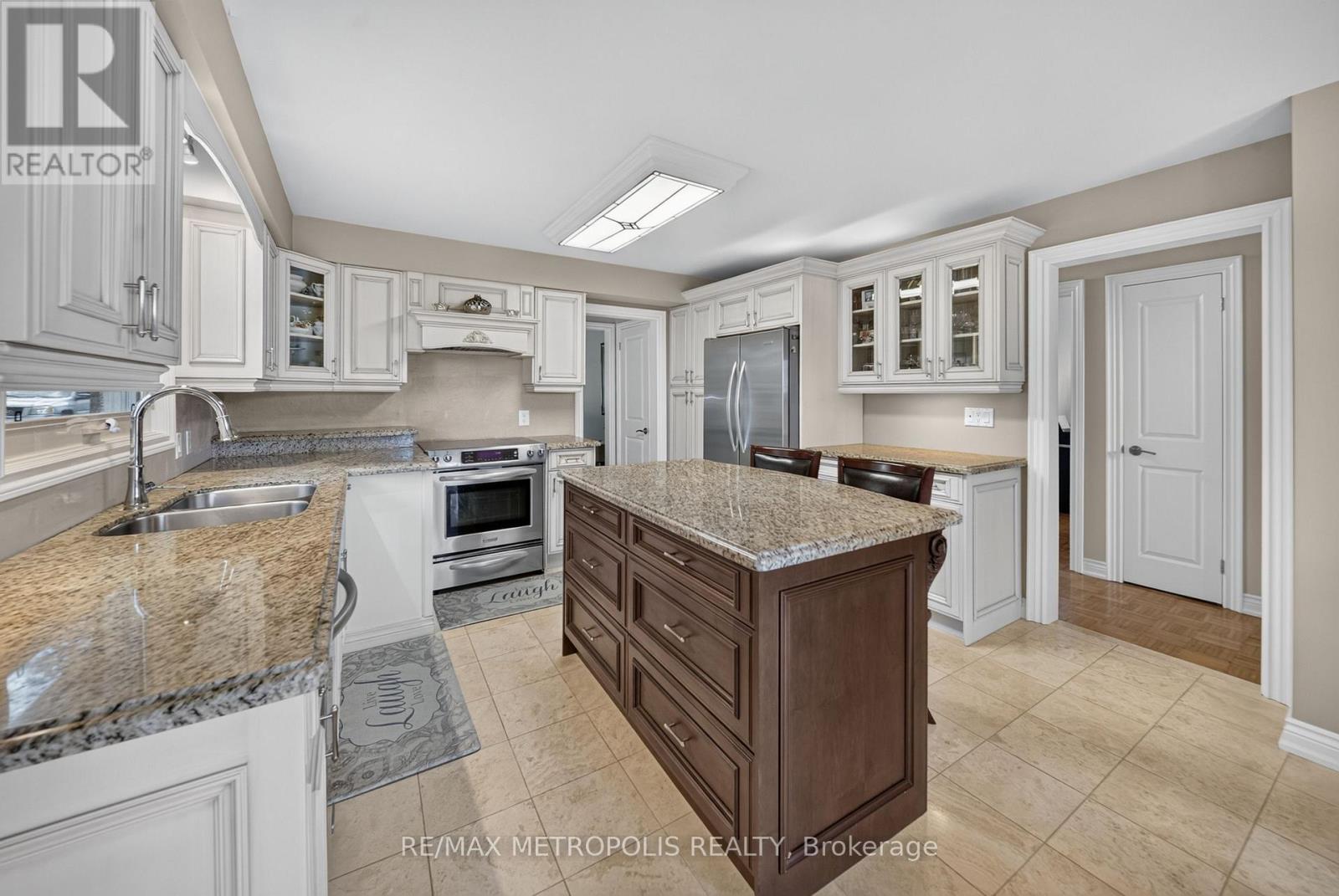 6370 Hillsdale Drive, Whitchurch-Stouffville, Ontario  L4A 3B8 - Photo 9 - N13680236
