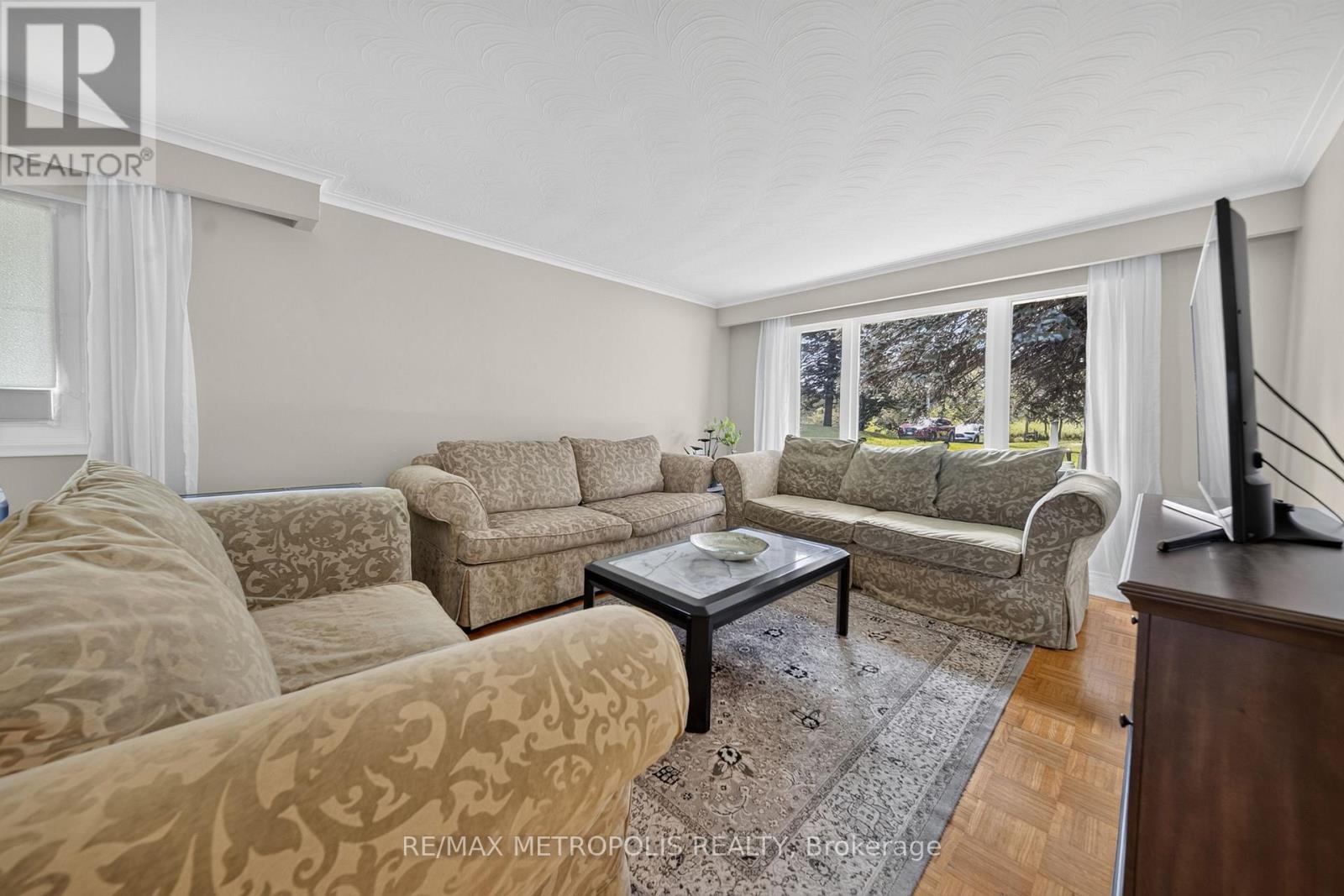 6370 Hillsdale Drive, Whitchurch-Stouffville, Ontario  L4A 3B8 - Photo 5 - N13680236