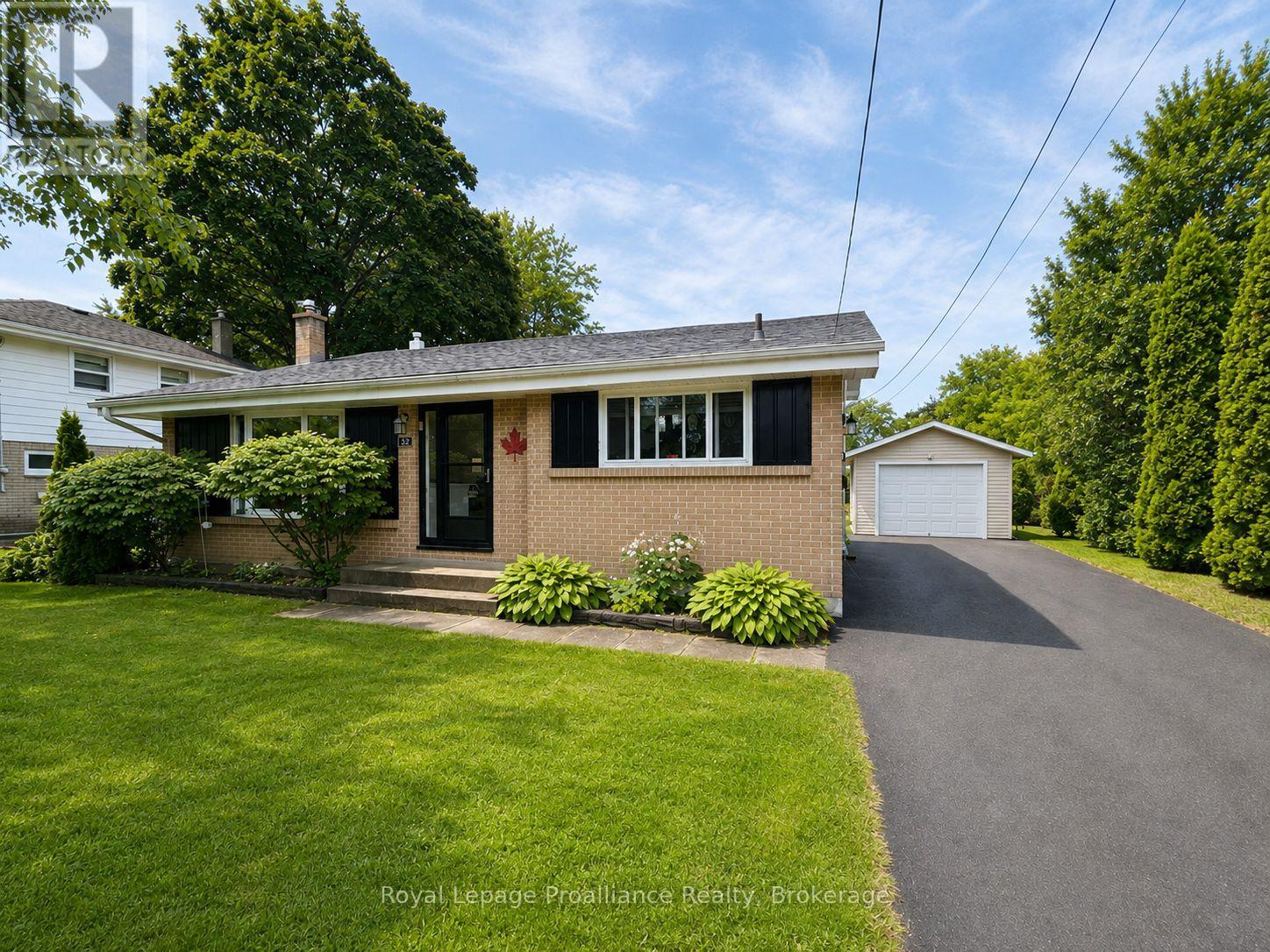 32 GLEN ROAD, Belleville, Ontario