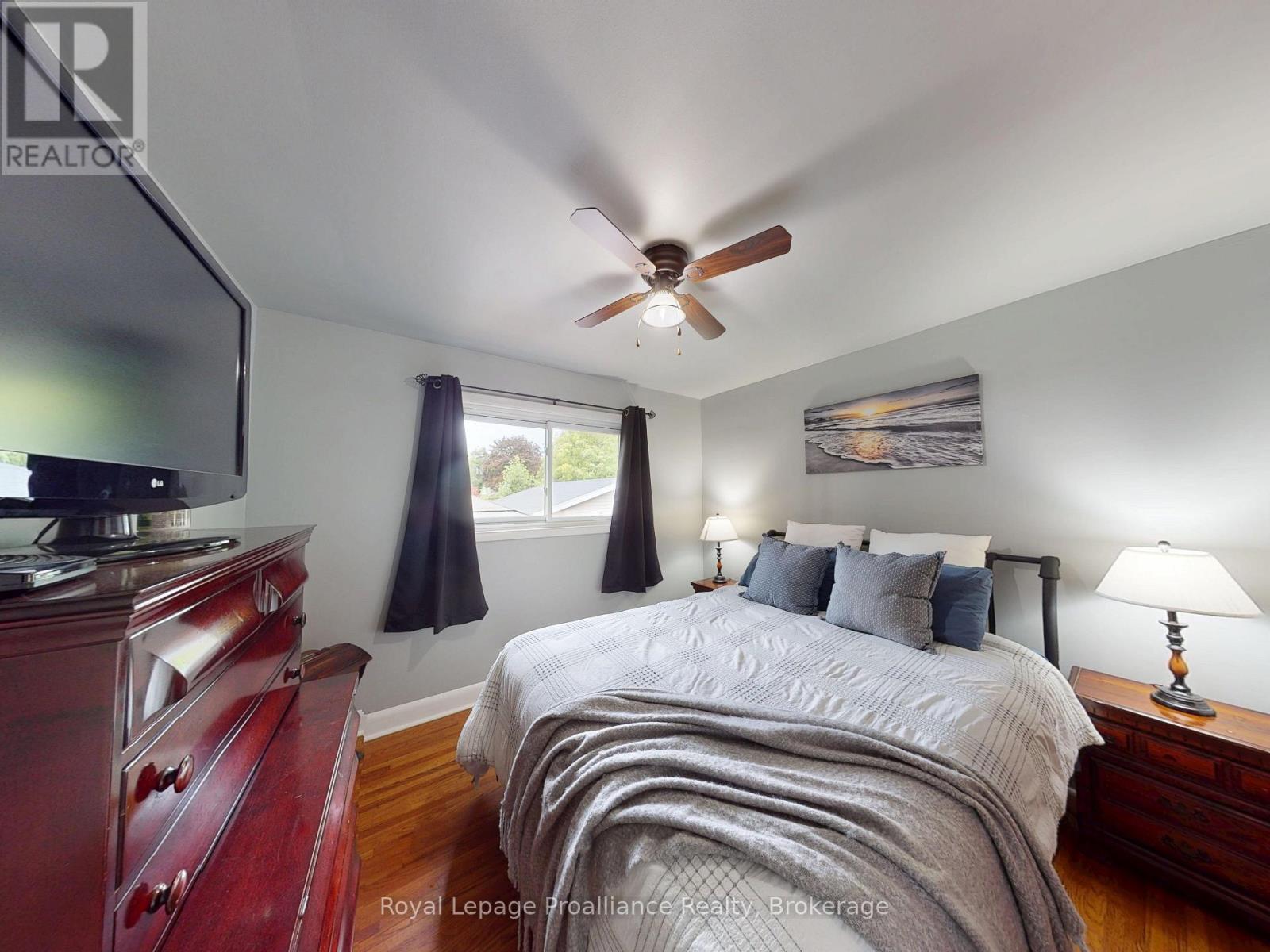 32 Glen Road, Belleville, Ontario  K8P 4G1 - Photo 10 - X13695056