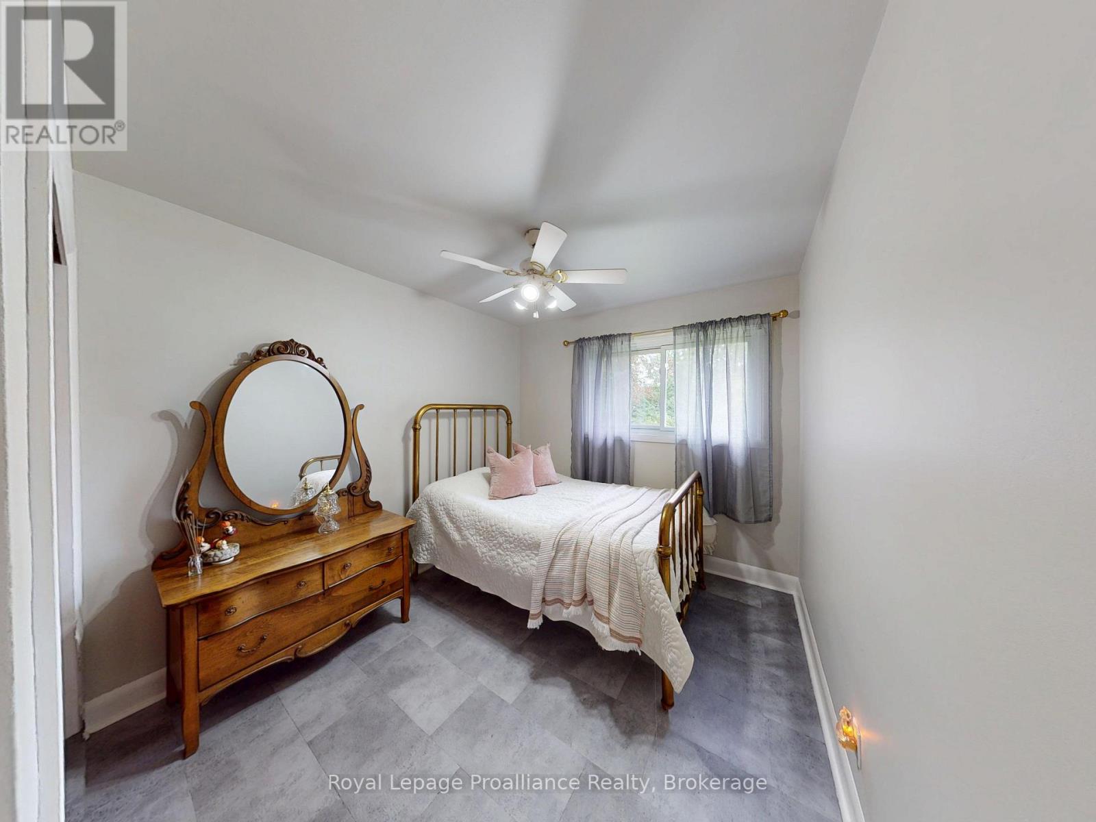32 Glen Road, Belleville, Ontario  K8P 4G1 - Photo 14 - X13695056